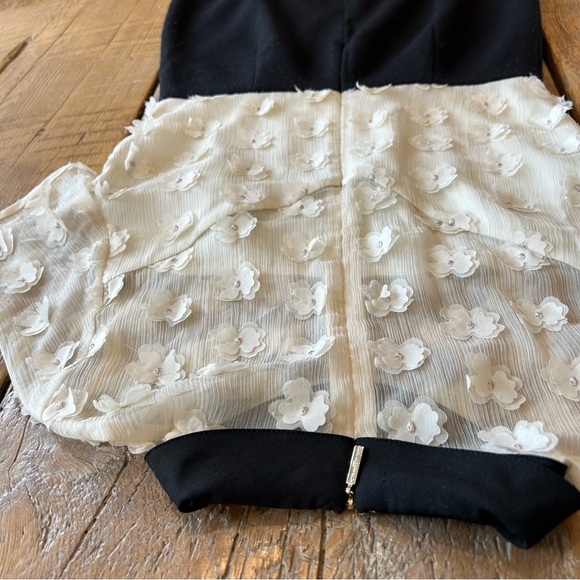 KARL LAGERFELD Black & White Flower Appliqué Dress - Picture 4 of 5